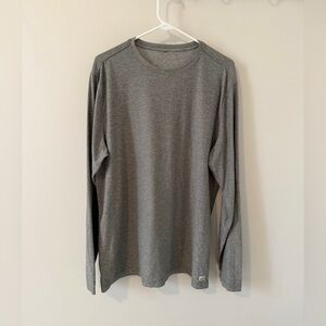 Vuori Men’s Strato Tech Long Sleeve Tee Heather Grey Size XL